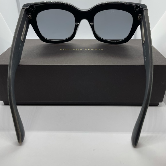 BN Bottega Veneta leather and acetate sunglasses - Picture 5 of 6